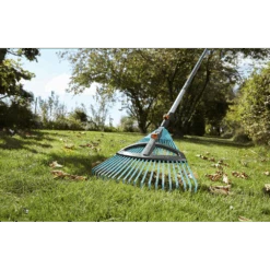 Combisysteem Kunststof Bladhark, Verstelbaar Met Steel - 35cm - Gardena 7 Combisysteem Kunststof Bladhark, Verstelbaar Met Steel - 35cm - Gardena -Gardena Winkel combisysteem kunststof bladhark verstelbaar met steel 35cm gardena 4 5