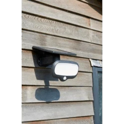 Luxform Solar Schijnwerper Montevideo -Gardena Winkel luxform solar schijnwerper montevideo solar batterij 3 2