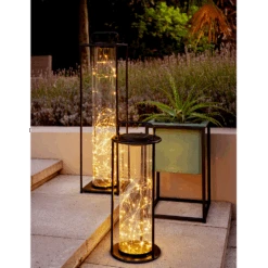 Lumineo Solar Lantaarn - LED - D20 X H79cm - Zwart 8 Lumineo Solar Lantaarn - LED - D20 X H79cm - Zwart -Gardena Winkel solar lantaarn led d20 x h79cm zwart solar 4 3